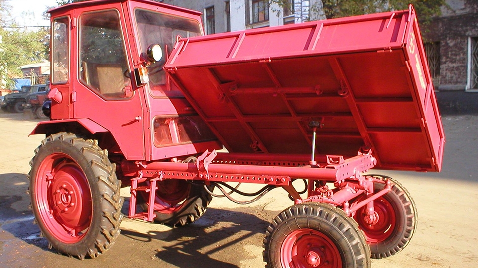 Купить трактор т 16 б у. Заправочные емкости трактора т16. Трактор пукалка красная.
