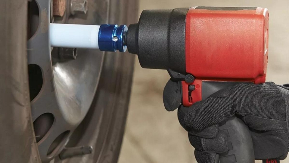 Бывший сотрудник обокрал энгельсскую СТО и отнес добычу в комиссионку ...